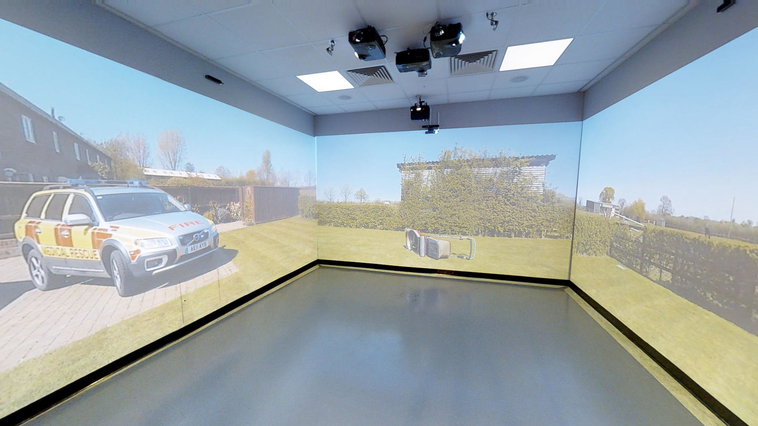 CAVE projection room with multi-wall immersive projection for simulation and training